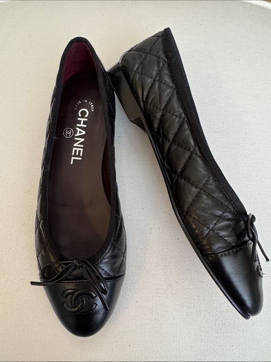 CHANEL Shoes - Chanel Aged Calfskin Quilted Cap Toe Ballerina Flats Black NIB 36.5